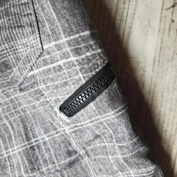 Lee Boys' Dungarees Grafton Cargo Short Gray and White Plaid Size 8 Regular - Picture 3 of 16